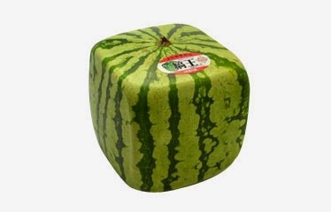 Fruta con Estilo Geométrico:
Descubre la innovación en cada bocado con nuestra sandía ...