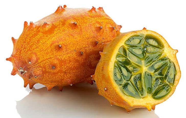 Descubre el Kiwano, una joya exótica de África con su piel espinosa y su interior vibran...
